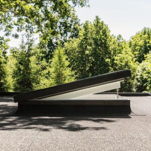 Зенітне вікно VELUX з плоским скляним куполом та склопакетом