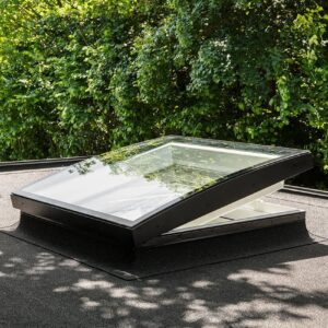 Зенітне вікно VELUX з вигнутим скляним куполом та склопакетом